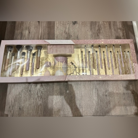 glitz & glam Makeup Glitz And Glam Makeup Brush Set Poshmark